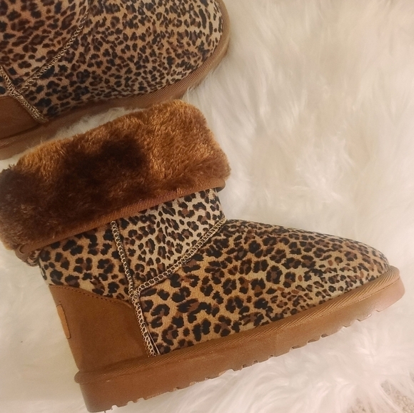 BNIB child's Wi-Fi Fuzzy leopard print boots! - Picture 3 of 11